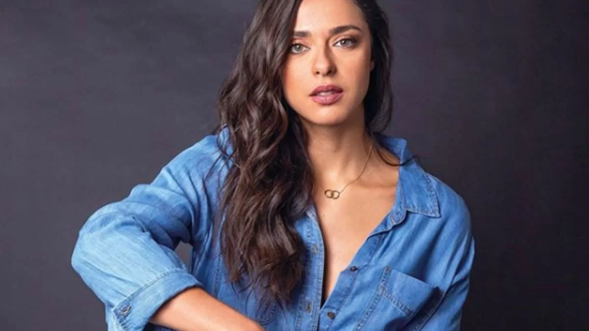 Τρελά ερωτευμένη η Ευαγγελία Συριοπούλου  - Πόζαρε στην αγκαλιά του κούκλου μελαχρινού συντρόφου της