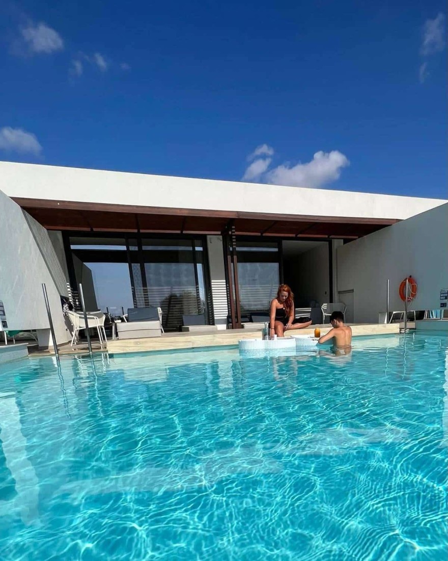Σίσσυ Χρηστίδου ιδιωτική πισίνα