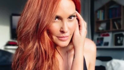 Άφησε τις ατέλειες στα πόδια να φανούν - Ακομπλεξάριστη η Σίσσυ Χρηστίδου ποζάρει με μπικίνι χωρίς ρετούς