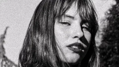 Η κόρη του Άκη Σακελλαρίου όπως δεν την έχετε ξαναδεί - Ποζάρει με μπικίνι που "κόβει" την ανάσα