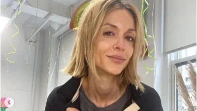 ''Φέτες'' το κορμί της Σοφίας Καρβέλα - Επέστρεψε στην Ελλάδα και πόζαρε με εντυπωσιακό κόκκινο μπικίνι