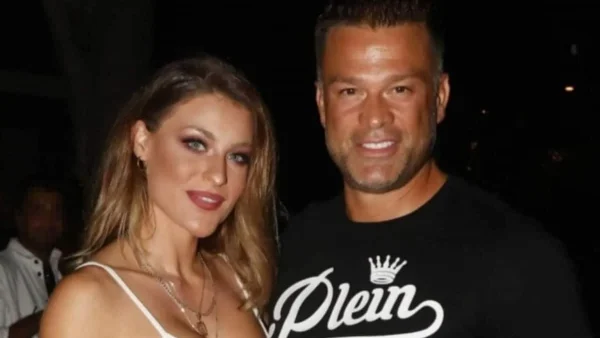 Πανευτυχείς αγκαλιά με τον μικρό Ιάσωνα - Διακοπές για Σόμμερ και Παπαδάκη λίγο πριν την έλευση του δεύτερου παιδιού