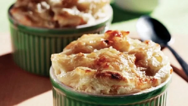 Αφράτο σουφλέ ζυμαρικών με τέσσερα τυριά - "Λιώνει" στο στόμα και το φτιάχνεις μέσα σε 15 λεπτά