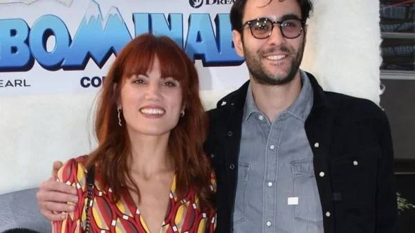 Μαίρη Συνατσάκη: Δημοσίευσε την πρώτη φωτογραφία με φουσκωμένη κοιλίτσα από την παραλία