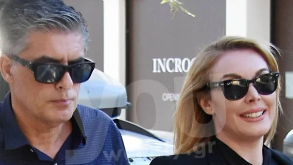 Ήταν κόκκινο της φωτιάς και το οδηγούσε ο Ευαγγελάτος - Το κάμπριο που βόλταρε η Στεφανίδου