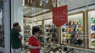 Αυλαία σήμερα 31/8 για τις θερινές εκπτώσεις - Πότε ξεκινάει το δεκαήμερο εκπτώσεων