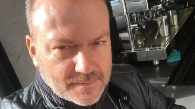 Πασίγνωστος ηθοποιός εισβάλει στα Τρία Μίλια - Ο Τόνυ Δημητρίου το αποκάλυψε με μία φωτογραφία