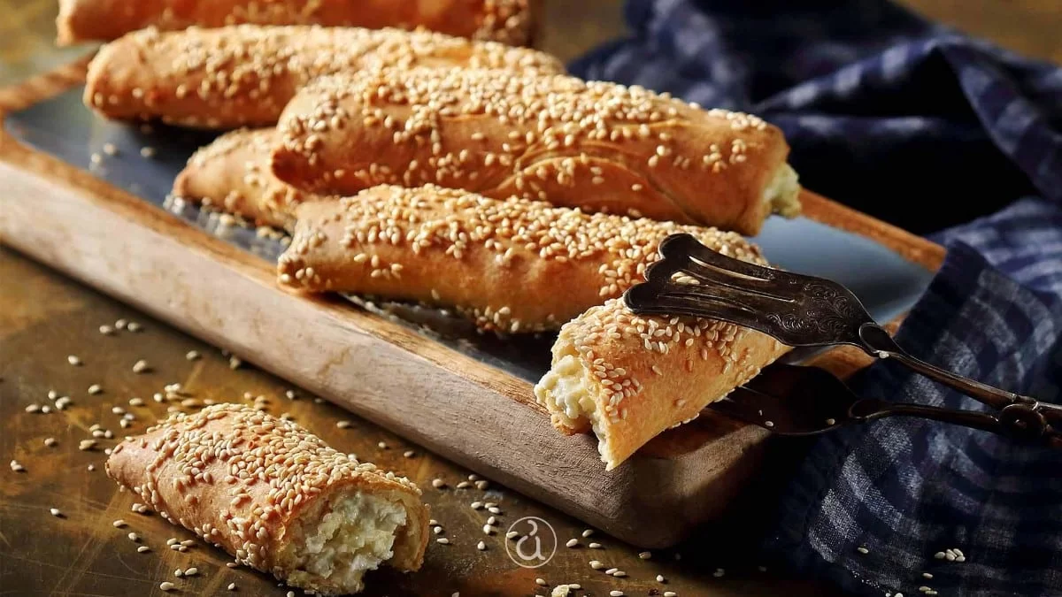 Για να τσιμπάς στην θάλασσα - Εύκολα τυροπιτάκια κουρού έτοιμα σε 30 μόλις λεπτά