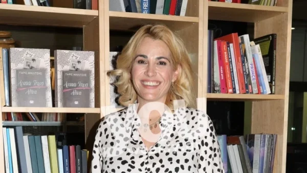 Ο ξέφρενος χορός της Τζένης Μπότση σε πανηγύρι στην Ικαρία - «Γεμίζουν συνέχεια δάκρυα τα μάτια μου»