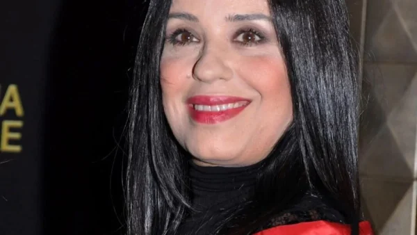 Καμία σχέση με την Καλλιόπη του "Σασμού" - Το γλέντησε μέχρι τα μεσάνυχτα η Μαρία Τζομπανάκη σε κρητικό πανηγύρι