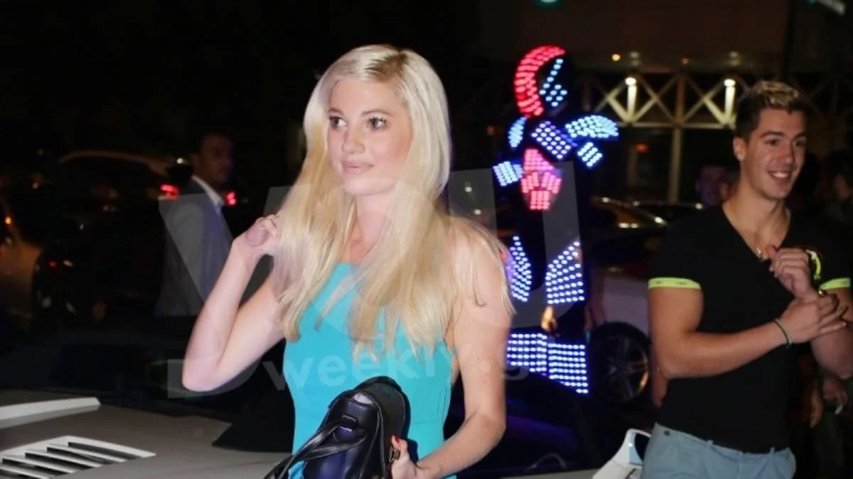 Ολόσωμη φωτογραφία μόνο με το κάτω εσώρουχο - Η Αλεξανδράτου δείχνει την κοιλιά της στον 4ο μήνα εγκυμοσύνης