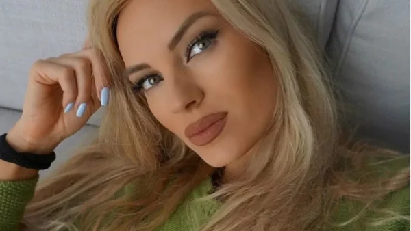 Κοιμόταν δίπλα της σαν ο φύλακας άγγελός της ο Βιτζηλαίος - Το τρυφερό στιγμιότυπο της Τζούλιας Νόβα με τον σύντροφο και την κόρη της