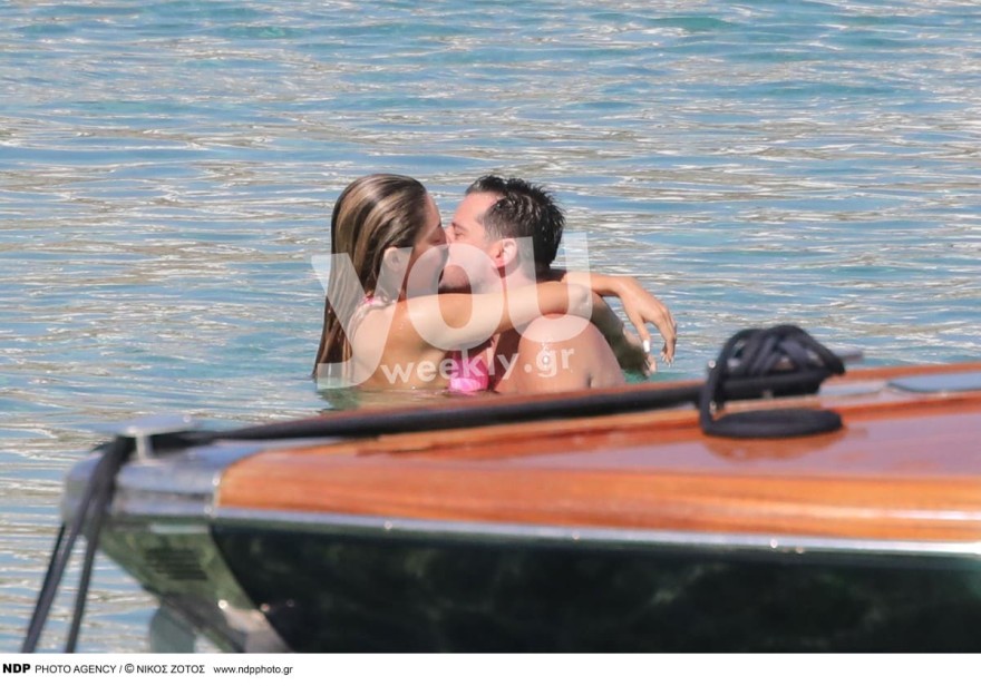 Το καυτό φιλί της Ματίνας Ζάρα και του Βαρδάλου μέσα στο νερό