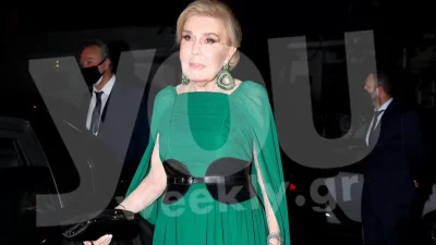 Κάνει τουρ στα νησιά της Ελλάδας - Η σπάνια φωτογραφία του δισέγγονου της Μαριάννας Βαρδινογιάννη