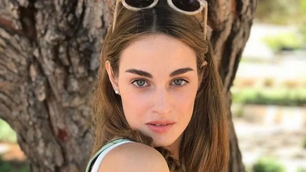 Με αποκαλυπτικό μαγιό και σούπερ μαυρισμένη η Μαρία Βοσκοπούλου - Χαμός με την νέα της φωτογραφία