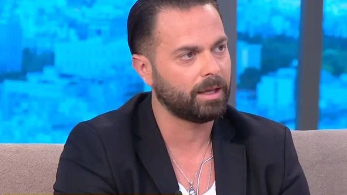 "Εγκαταλείπει" την εργένικη ζωή - Ο Ηλίας Βρεττός μετρά αντίστροφα για την ημέρα του γάμου του