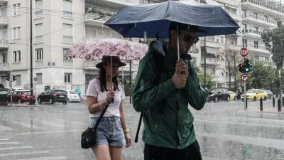 Έντονη καταιγίδα ετοιμάζεται να πλήξει την Αθήνα - Οι περιοχές που θα ''βουλιάξουν'' μέσα στην ημέρα