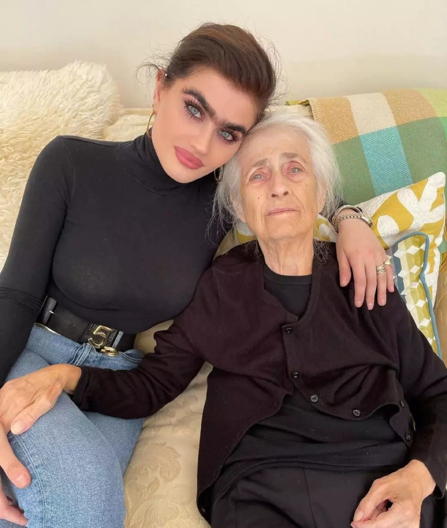 Η Σοφία Χατζηπαντελή με τη συνονόματη γιαγιά της