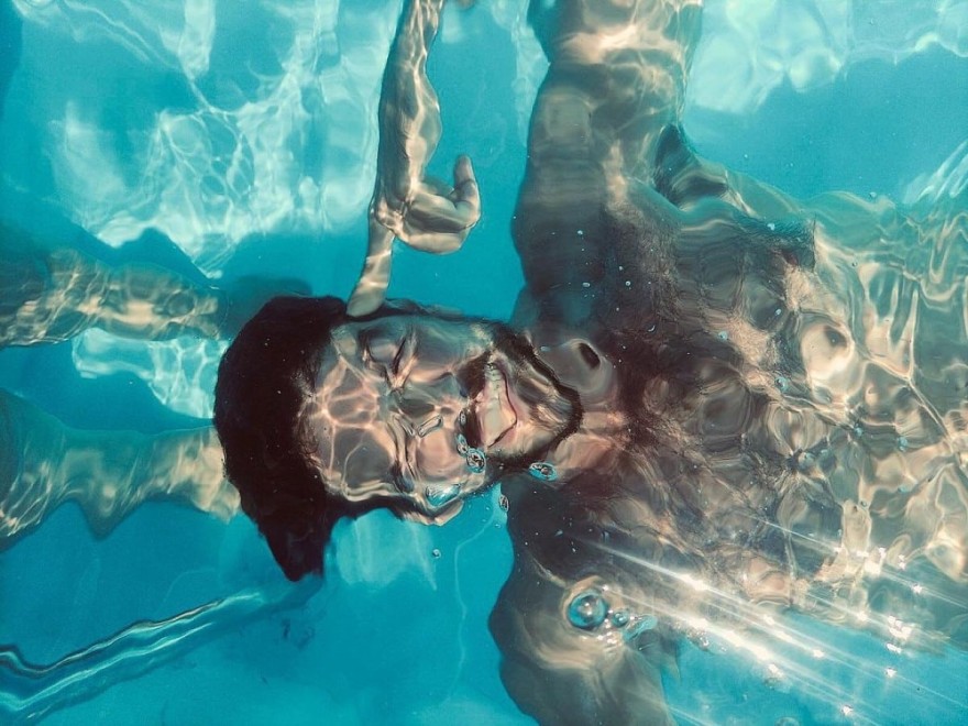 Γιάννης Κουκουράκης - πισίνα