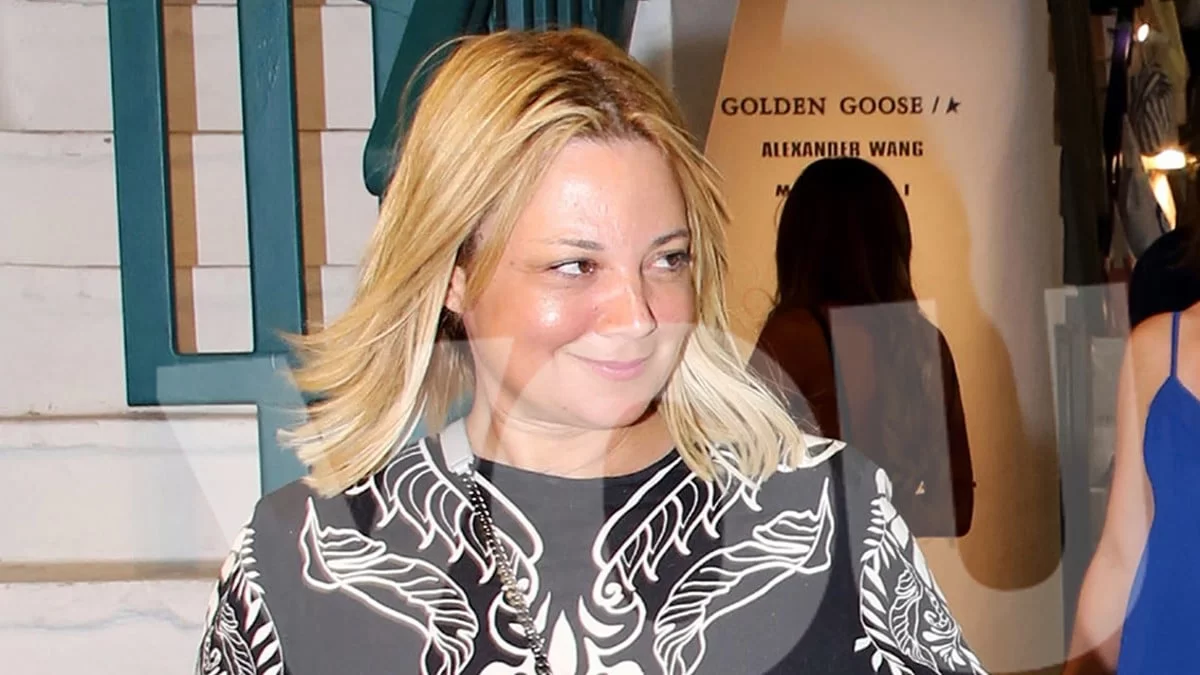 Λες και βγήκε από περιοδικό - Με πίνακες, μοντέρνο χαλί και φυτά το καμαρίνι της Ζαμπέτογλου στην ΕΡΤ