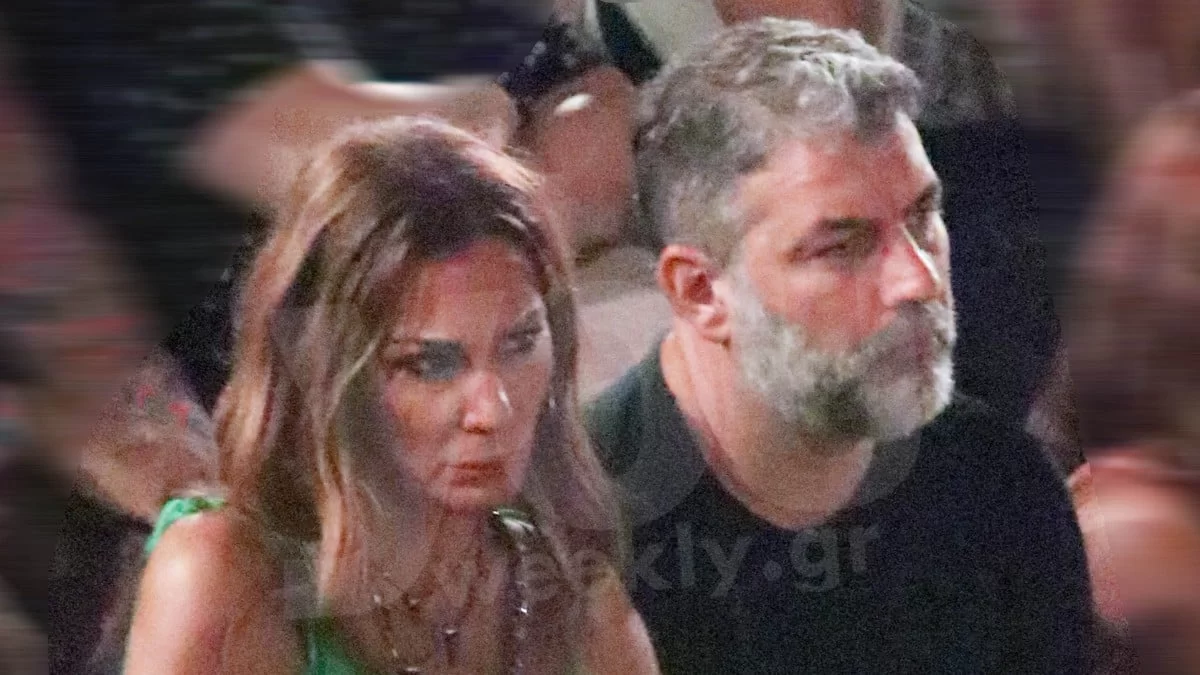 Με μίνι φόρεμα με σκισίματα στο μπούστο - Η εκρηκτική εμφάνιση της Δέσποινας Βανδή στο πλευρό του Βασίλη Μπισμπίκη