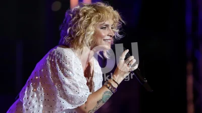 Κατάλληλο για τις 40άρες - Το αστραφτερό κουστούμι της Ελεωνόρας Ζουγανέλη στη συναυλία της, στο Θέατρο Άλσος