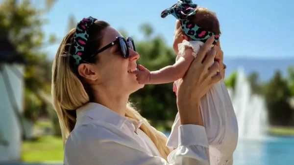 Το αποκάλυψε με μια φωτογραφία - Το όνομα που θα δώσει η Μαντώ Γαστεράτου στην κορούλα της