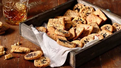 Για να τα έχεις παντού μαζί σου - Αλμυρά μπισκότα με τυρί έτοιμα σε 20 λεπτά