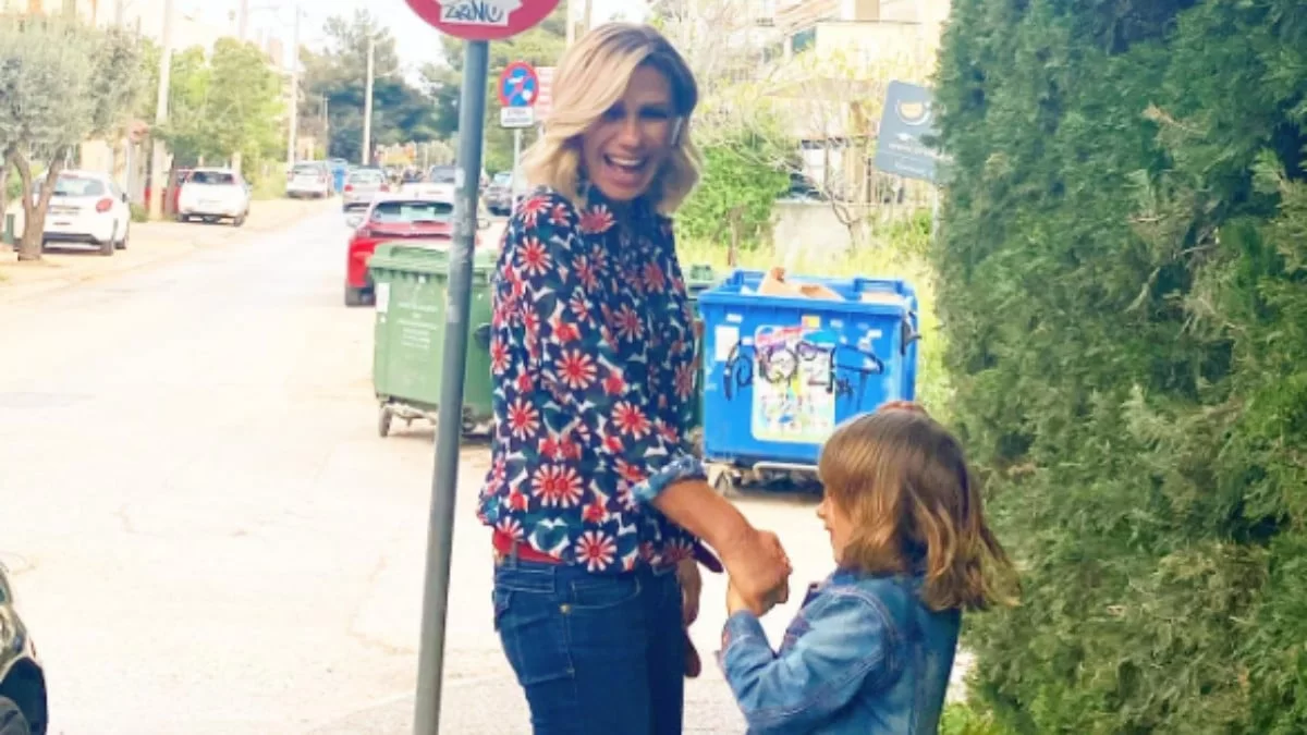 Στιγμές ευτυχίας για την Κατερίνα Καραβάτου - Ποδηλατάδα με την Αέλια και το Αρίωνα