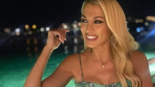 Κατάφερε να περάσει απαρατήρητη η κοιλίτσα της - Η εμφάνιση της Κωνσταντίνας Σπυροπούλου σε βαφτίσια