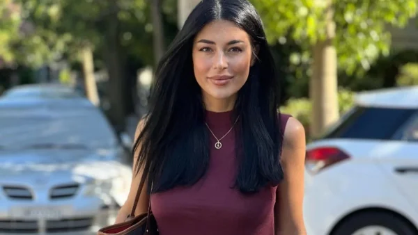 Έσπασαν το αυτοκίνητο της Αφροδίτης Λατινοπούλου - "Αυτός είναι ο φασισμός τους"