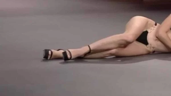 GNTM 5: "Ζάλισε" με τις αναλογίες της τον Γιώργο Καράβα - Ζήτησε να μπει στο πλατό το συζυγός της