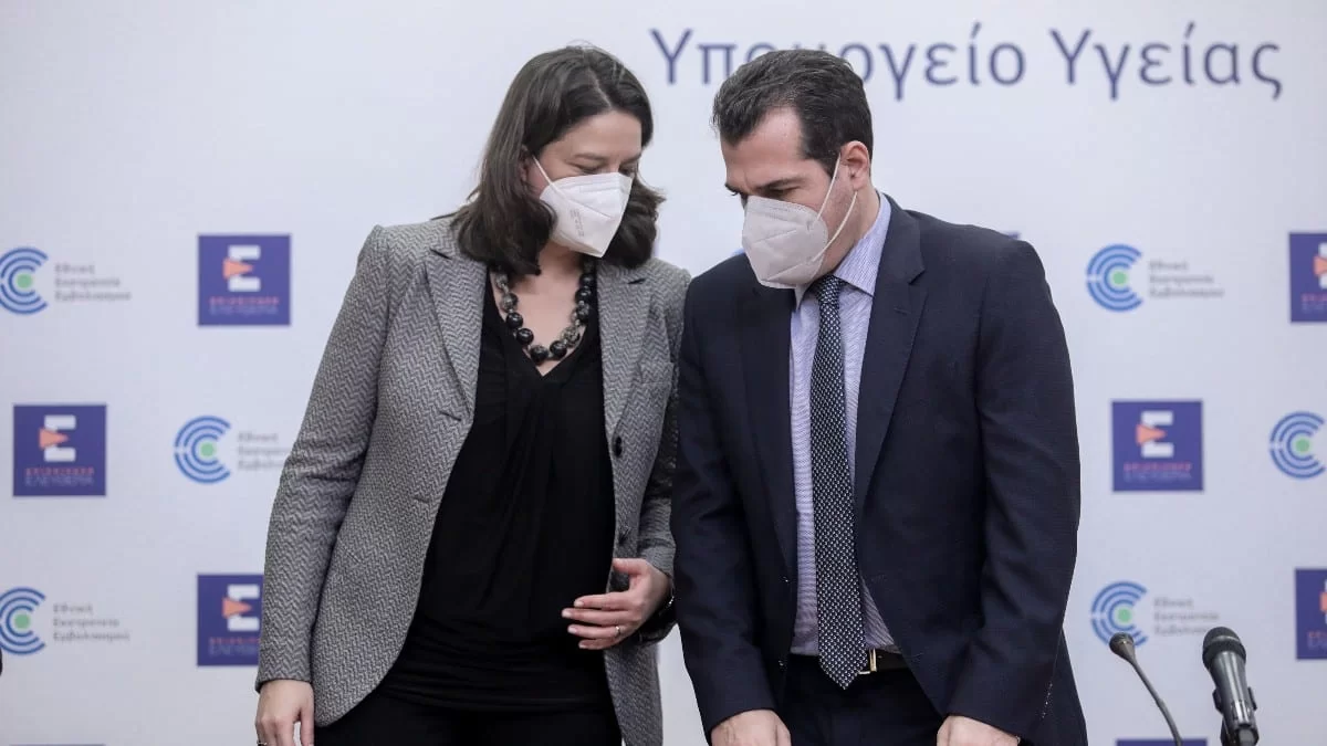 Άνοιγμα σχολείων: Τι θα ισχύσει για τα μέτρα προστασίας και τους ανεμβολίαστους εκπαιδευτικούς