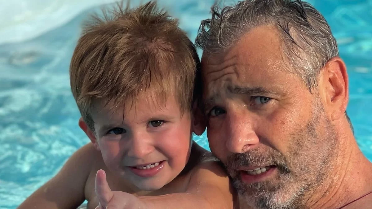 Συγκινημένος ο Αθερίδης με τη γαμοβάφτιση της οικογένειας του - Το μήνυμα για την κόρη και τον εγγονό του