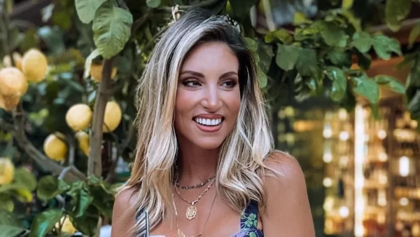 Με πανέμορφο, co-ord σετάκι, γιορτάζει στην Ιταλία την ονομαστική εορτή της, η Αθηνά Οικονομάκου