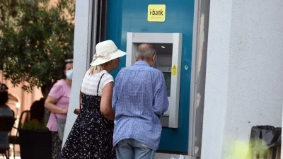 Mεγάλη προσοχή στα ATM: Αυτό είναι το σενάριο που μπορεί να χάσετε τα λεφτά σας