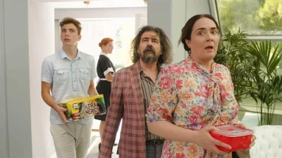 Ποιος Παπαδόπουλος: Η συμβίωση στη βίλα έχει για όλους κωμικοτραγικές συνέπειες