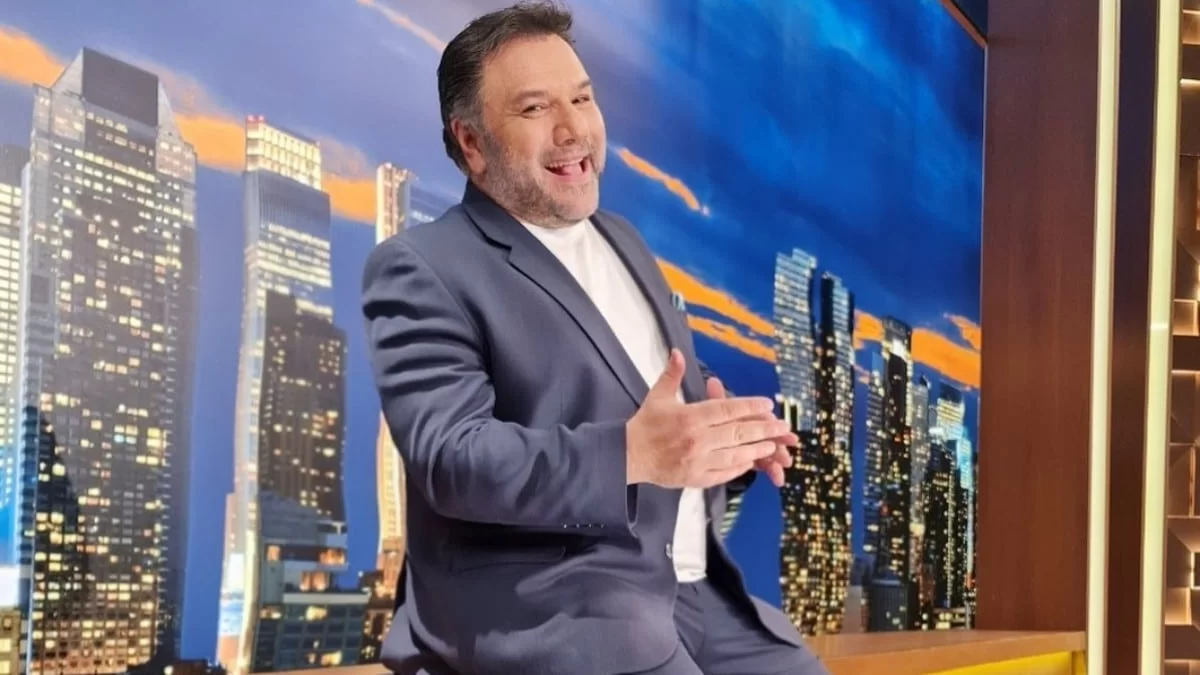 Πρεμιέρα απόψε για το The 2night Show - Οι πρώτοι καλεσμένοι του Γρηγόρη Αρναούτογλου