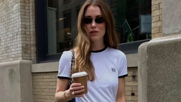 Αυτός είναι ο πιο σικάτος και safe τρόπος να συνδυάσεις το t-shirt και το πουκάμισο σου το φετινό φθινόπωρο