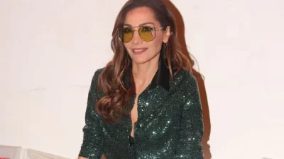 Με σορτς ξαπλωμένη δίπλα στην πισίνα - "Έπεσε" το Instagram με την φωτογραφία της Δέσποινας Βανδή