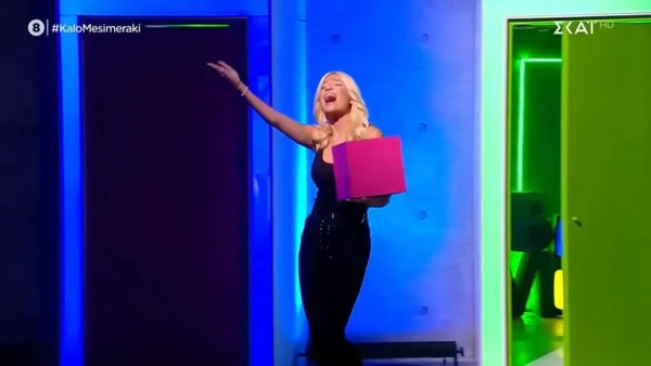 «Εμείς είμαστε το σωστό τηλεοπτικό δίδυμο» - Η Φαίη Σκορδά "εισέβαλε" στο πλατό του Νίκου Μουτσινά
