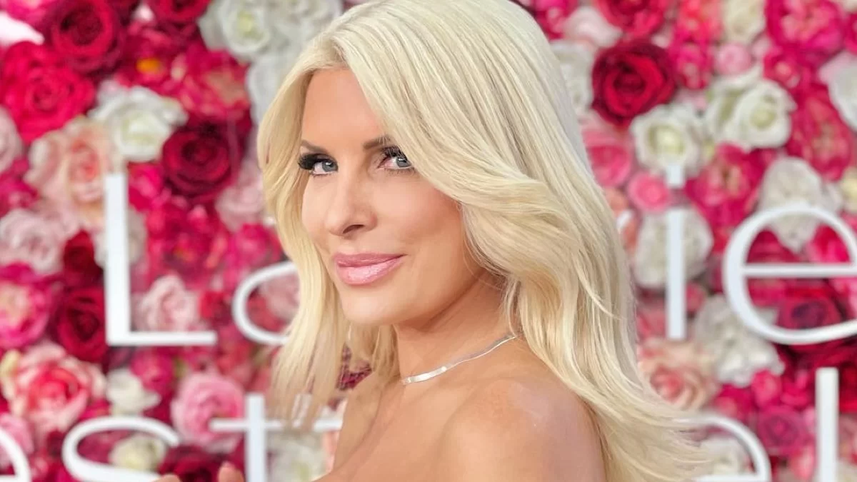 Και η Ελένη Μενεγάκη με ολόσωμη φόρμα στην πρεμιέρα της εκπομπής της - Το look που άφησε τους πάντες με το στόμα ανοιχτό