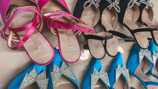 Αυτές τις γόβες θα φοράς όλο το φθινόπώρο - 2 σχέδια, σε 4 χρώματα, που κάνουν θραύση