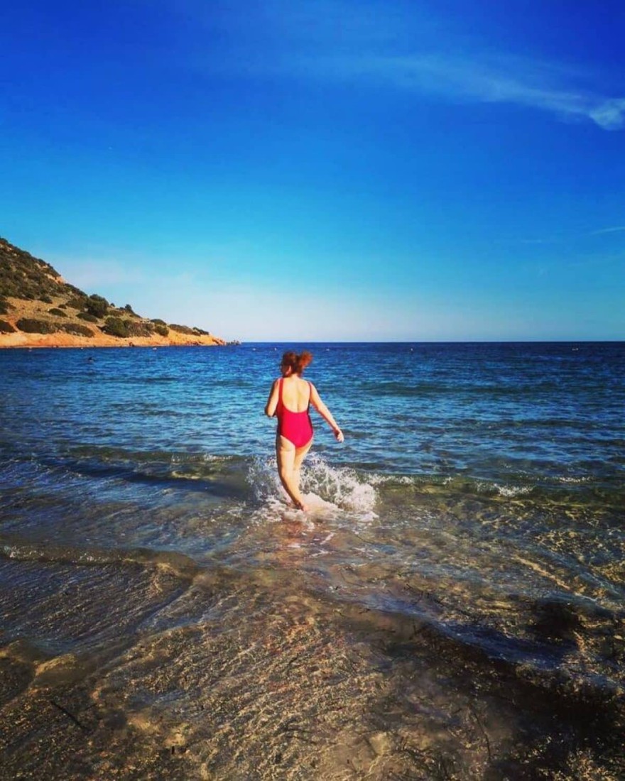 Η Φωτεινή Ντεμίρη διατηρεί ένα πολύ καλό κορμί στα 62 της