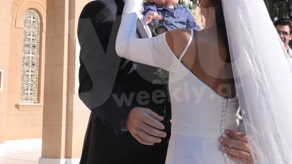 Παραμυθένιος γάμος με λαμπερούς καλεσμένους στην Ελληνική showbiz - Σαν νεράιδα η νύφη μέσα στο κατάλευκο νυφικό της