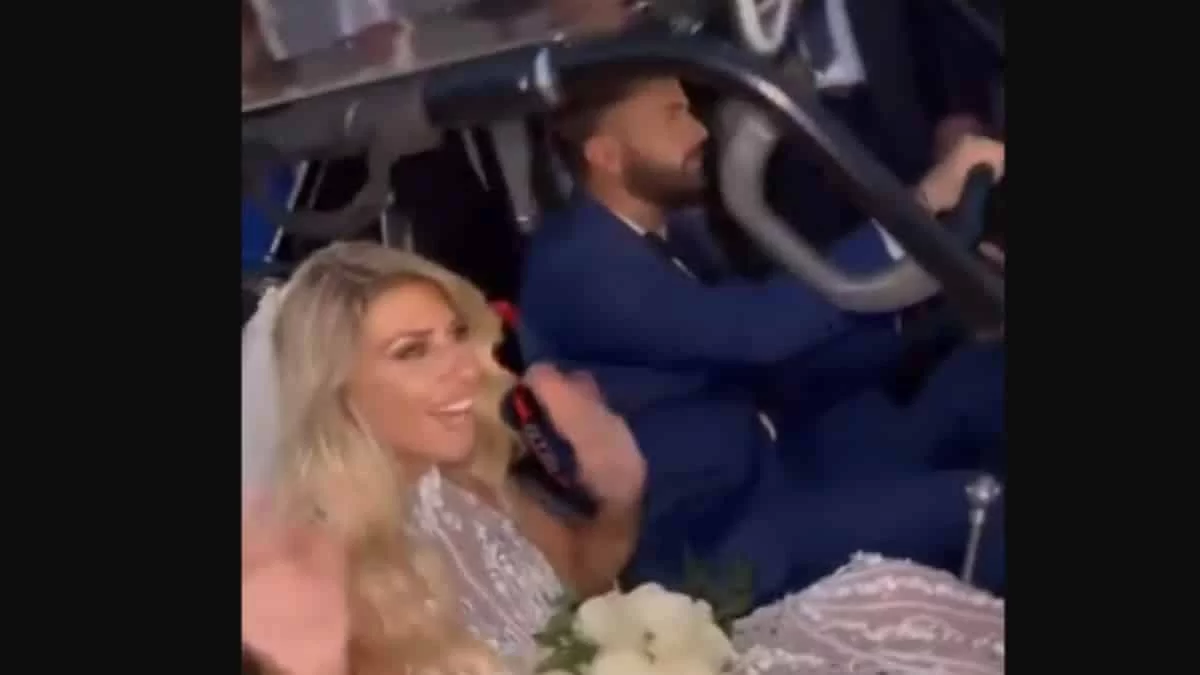 ''Βροχή'' το ρύζι στον γάμο του Βρεττού και τη Δεληγιάννη στην Εύβοια - Φωτογραφίες της εξόδου τους από την εκκλησία