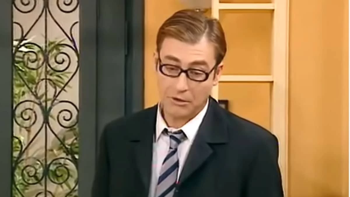 Με γκριζαρισμένα μαλλιά και απαράμιλλη γοητεία - Έτσι είναι σήμερα ο Dr. Φιλίππου από το Κωνσταντίνου και Ελένης