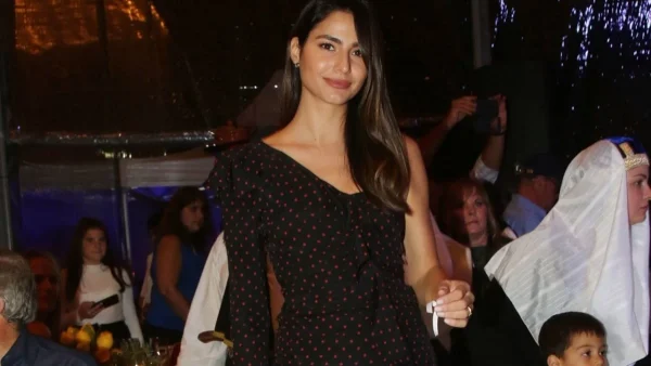 Σαν δυο σταγόνες νερό - Σπάνια φωτογραφία της Ηλιάνας Παπαγεωργίου με την μητέρα της