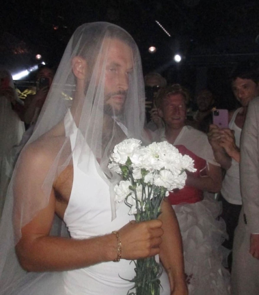 Jacquemus ντύθηκε νύφη