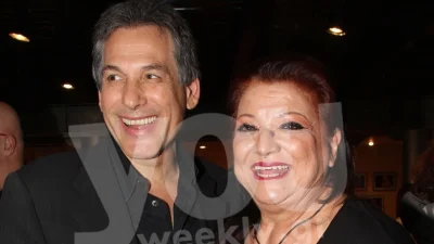 Αγκαλιά με την μικρή Τζέσυ - Ο Καληώρας στο θέατρο με την εγγονή που δεν γνώρισε η Παπουτσή